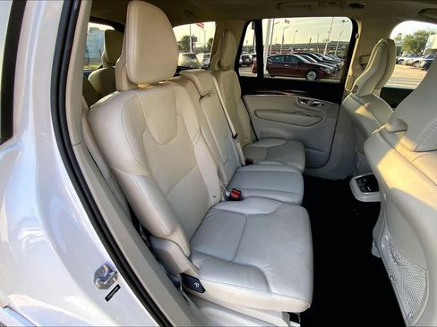 Used 2019 Volvo XC90 T5 Momentum w/ Protection Package Premier image 16