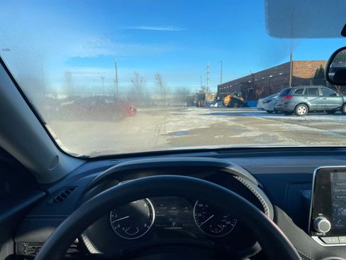 Used 2025 Nissan Sentra SV image 33