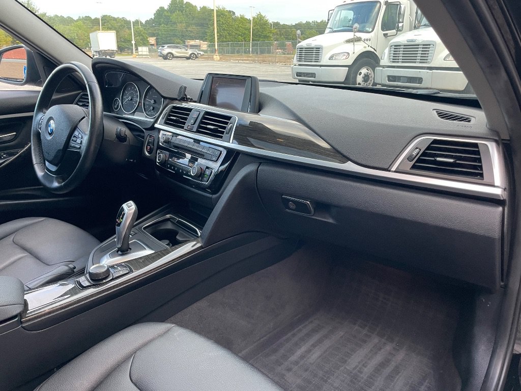 Used 2016 BMW 320i Sedan RWD image 23