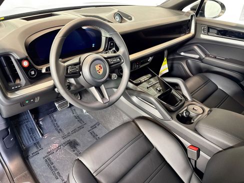 New 2026 Porsche Cayenne S image 4