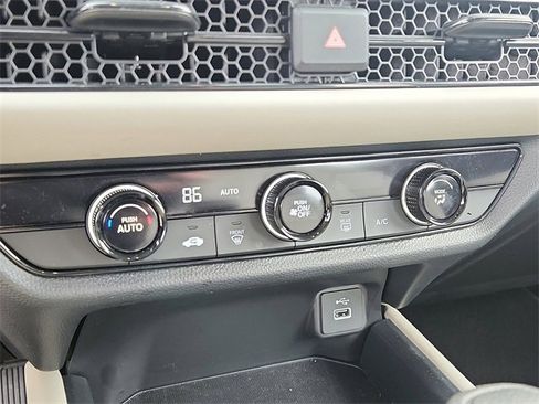 Used 2025 Honda HR-V LX image 9