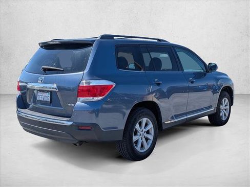 Used 2013 Toyota Highlander Plus AWD/4WD image 5
