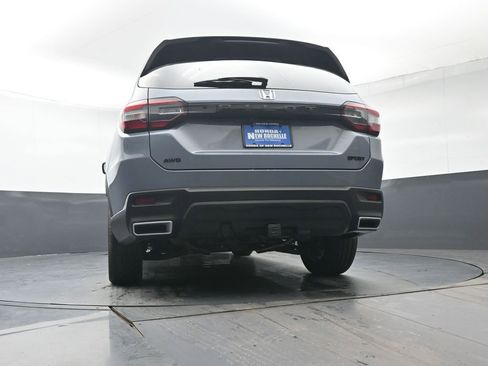 Certified 2025 Honda Pilot Sport image 32