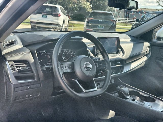 Used 2024 Nissan Rogue SV FWD image 10