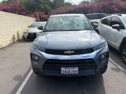 Used 2022 Chevrolet TrailBlazer LS FWD image 2