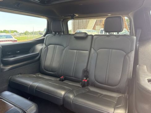 Certified 2023 Jeep Grand Wagoneer Series II AWD/4WD image 15