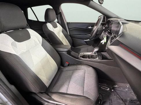 Certified 2024 Chevrolet Trax RS w/ Sunroof Package FWD image 34