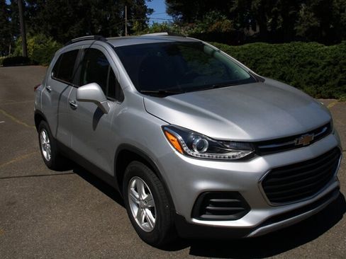 Used 2019 Chevrolet Trax LT w/ LT Convenience Package AWD/4WD image 2