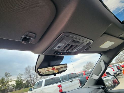 Used 2022 Chevrolet Silverado 1500 LTZ w/ LTZ Premium Package image 17