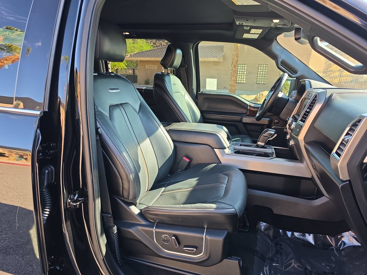Used 2016 Ford F150 Platinum w/ Equipment Group 701A Luxury AWD/4WD image 29