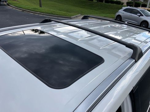 Certified 2020 Toyota Highlander XLE FWD image 10