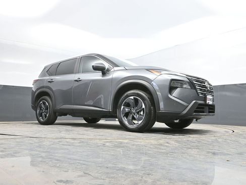 Used 2024 Nissan Rogue SV FWD image 30