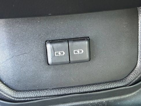 Used 2022 Toyota Highlander XSE FWD image 25