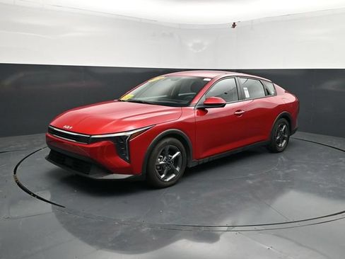 Used 2025 Kia K4 FWD image 3
