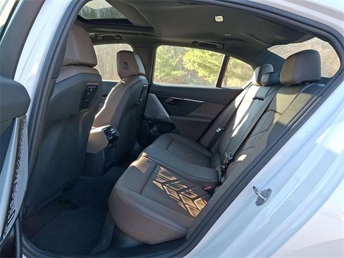 Used 2025 BMW i5 xDrive40 w/ Premium Package image 13