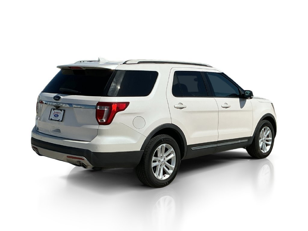 Used 2017 Ford Explorer XLT w/ Equipment Group 202A FWD image 7