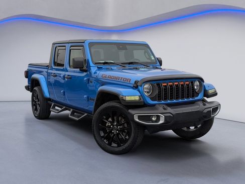 Used 2024 Jeep Gladiator Sport image 2