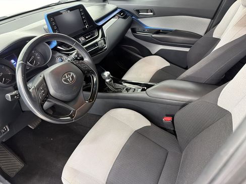 Used 2019 Toyota C-HR XLE FWD image 4