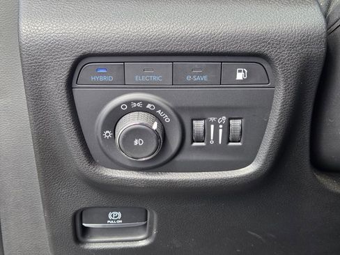 Used 2023 Jeep Grand Cherokee 4WD 4xe image 15