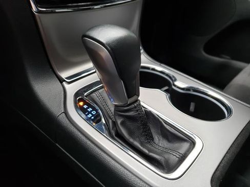 Used 2021 Jeep Grand Cherokee Laredo X image 25