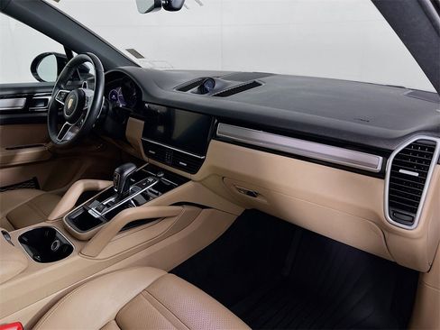 Certified 2023 Porsche Cayenne Coupe image 31