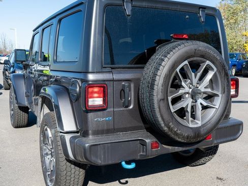 Used 2024 Jeep Wrangler Unlimited w/ Convenience Group image 8