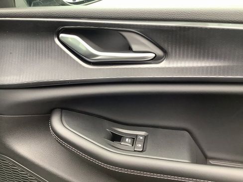 New 2025 Jeep Grand Cherokee Altitude image 39