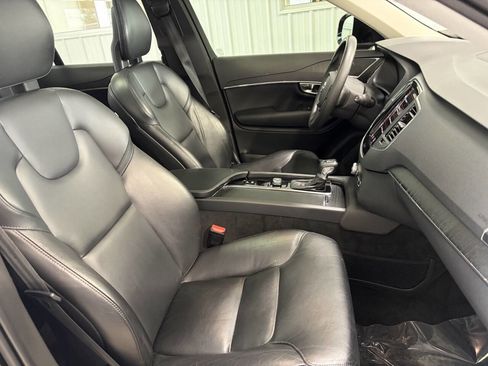 Used 2020 Volvo XC90 T5 Momentum image 31