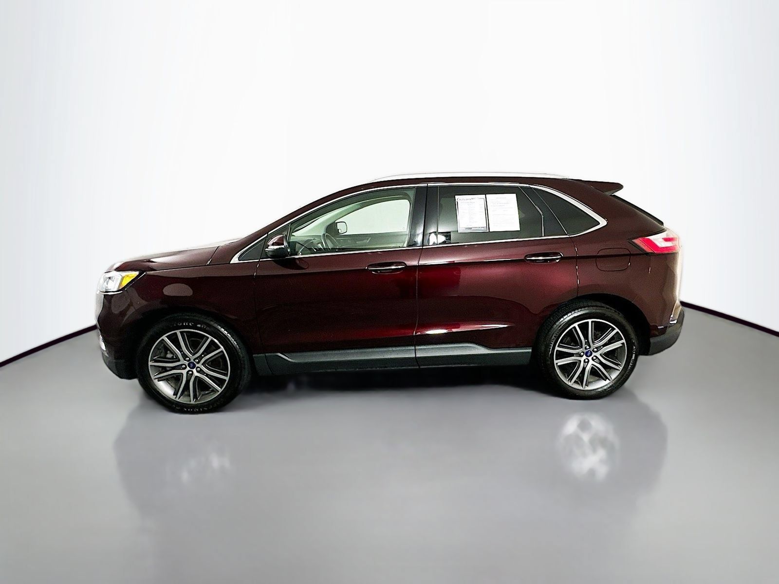 Used 2019 Ford Edge Titanium w/ Cold Weather Package AWD/4WD image 4