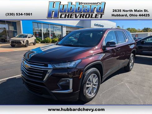 Used 2023 Chevrolet Traverse LT image 1