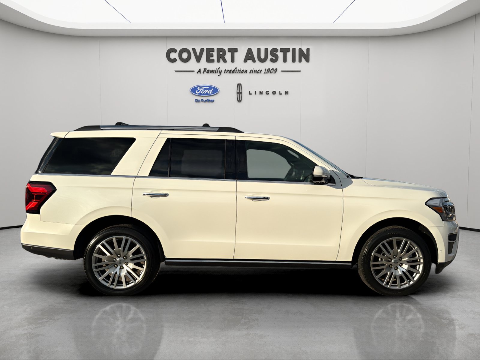 Used 2022 Ford Expedition Limited RWD image 6