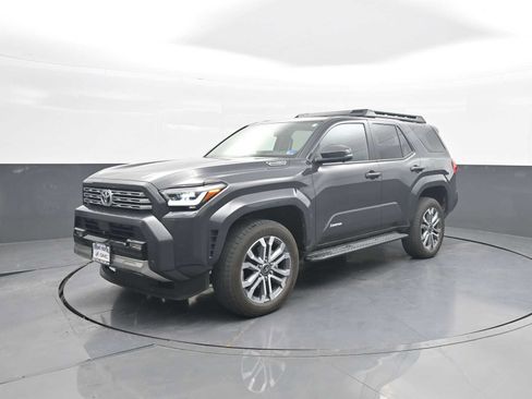 Used 2025 Toyota 4Runner Limited AWD/4WD image 4