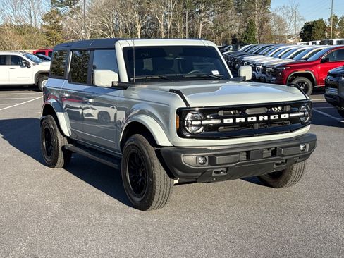 Used 2024 Ford Bronco Outer Banks image 3