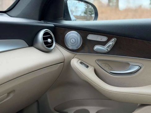 Used 2018 Mercedes-Benz GLC 300 4MATIC image 19