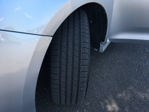 Used 2020 Toyota Sienna LE w/ Carpet Mat Package FWD image 37