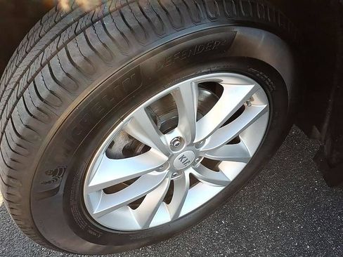 Used 2017 Kia Sorento FWD image 9