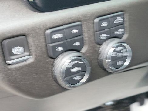 Certified 2024 Chevrolet Silverado 2500 LTZ w/ LTZ Convenience Package image 7