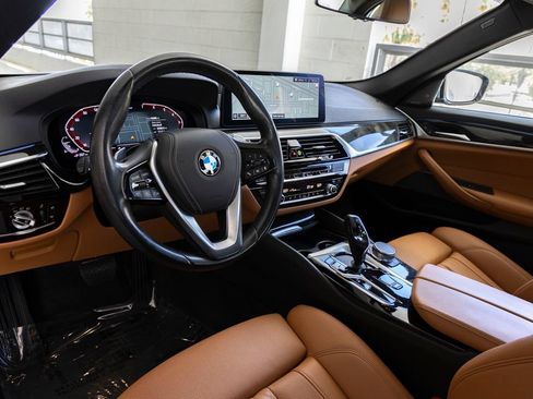 Used 2021 BMW 530e w/ Premium Package RWD image 16