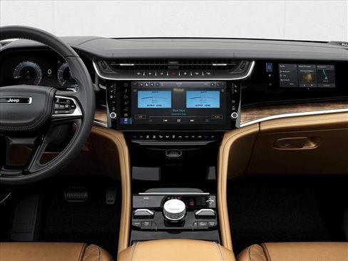 New 2026 Jeep Grand Cherokee Limited RWD image 3