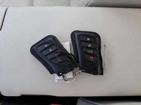 Used 2025 Lexus ES 300h Ultra Luxury w/ Accessory Package (Z2) FWD image 40
