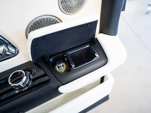 Used 2019 Rolls-Royce Phantom Sedan RWD image 44