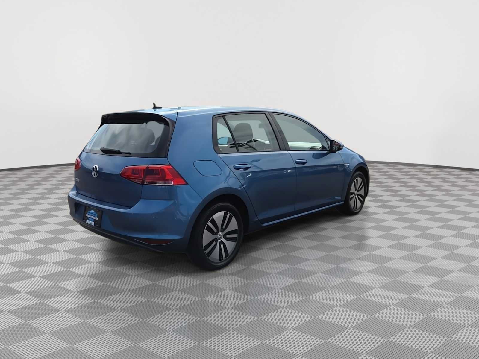 Used 2016 Volkswagen e-Golf SE w/ DC Fast Charging Package FWD image 8