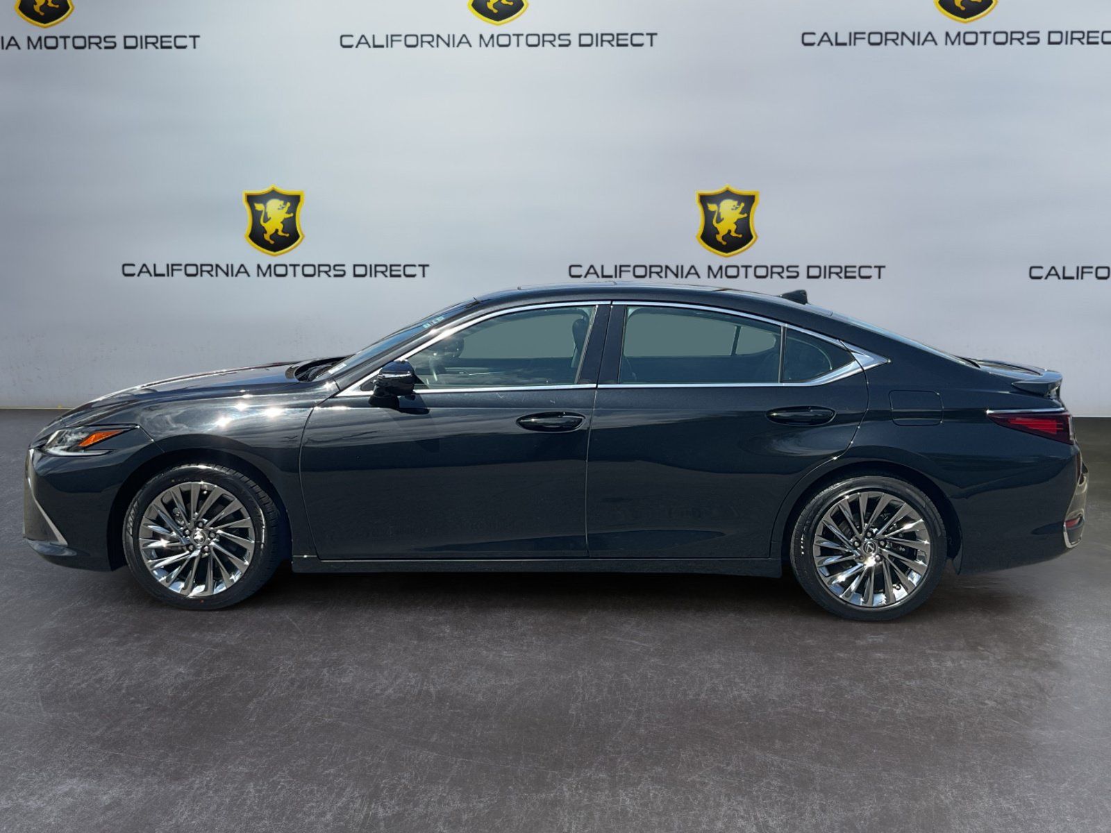Used 2024 Lexus ES 300h w/ Accessory Package (Z2) FWD image 8