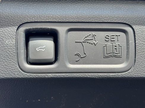 Used 2024 Ford Expedition Limited image 47