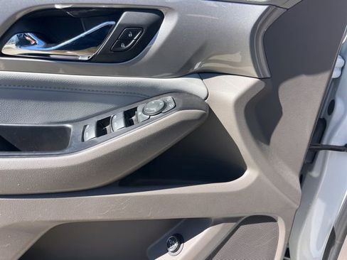 Used 2019 Chevrolet Traverse LT image 13