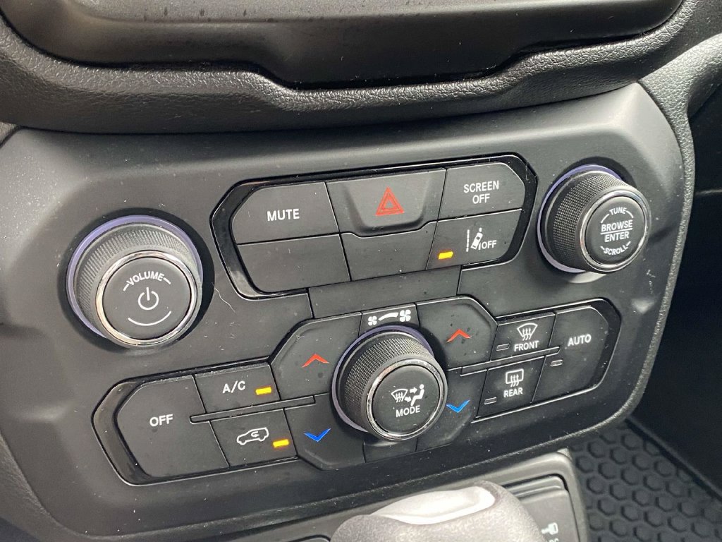 Certified 2022 Jeep Renegade Latitude w/ Convenience Group AWD/4WD image 24