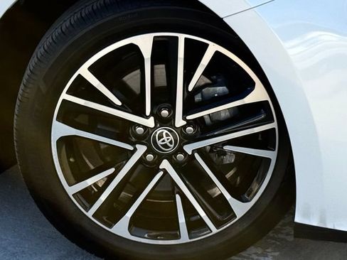 Used 2025 Toyota Camry XLE FWD image 2