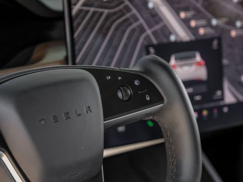 Used 2024 Tesla Model X AWD/4WD image 18