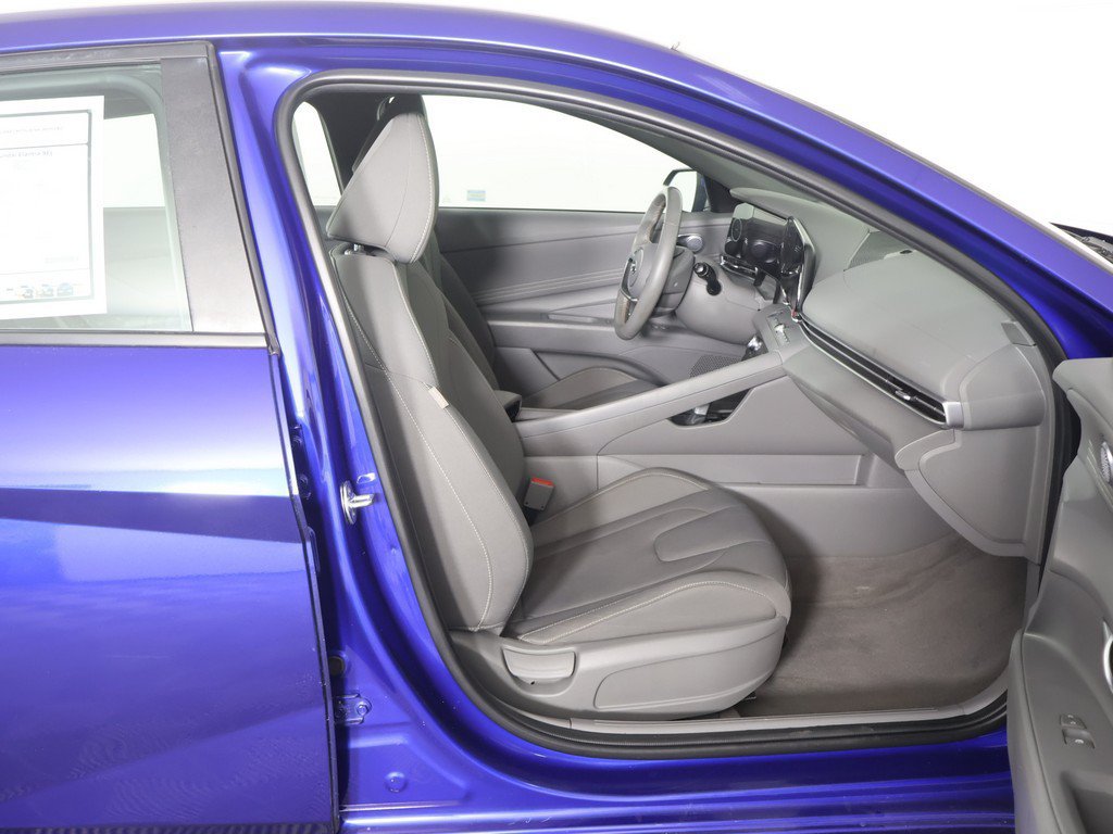 Used 2023 Hyundai Elantra SEL w/ Convenience Package FWD image 30
