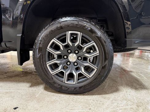 Used 2023 Chevrolet Colorado LT w/ LT Convenience Package II AWD/4WD image 32